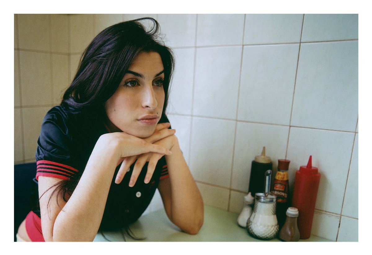 trinibarros's tweet photo. #GrandeAmy! Programamos grandes canciones de Amy Winehouse en nuestro #CaféPlay @play_fm ¿Cuál es tu preferida? https://t.co/mMmEc66n4F
