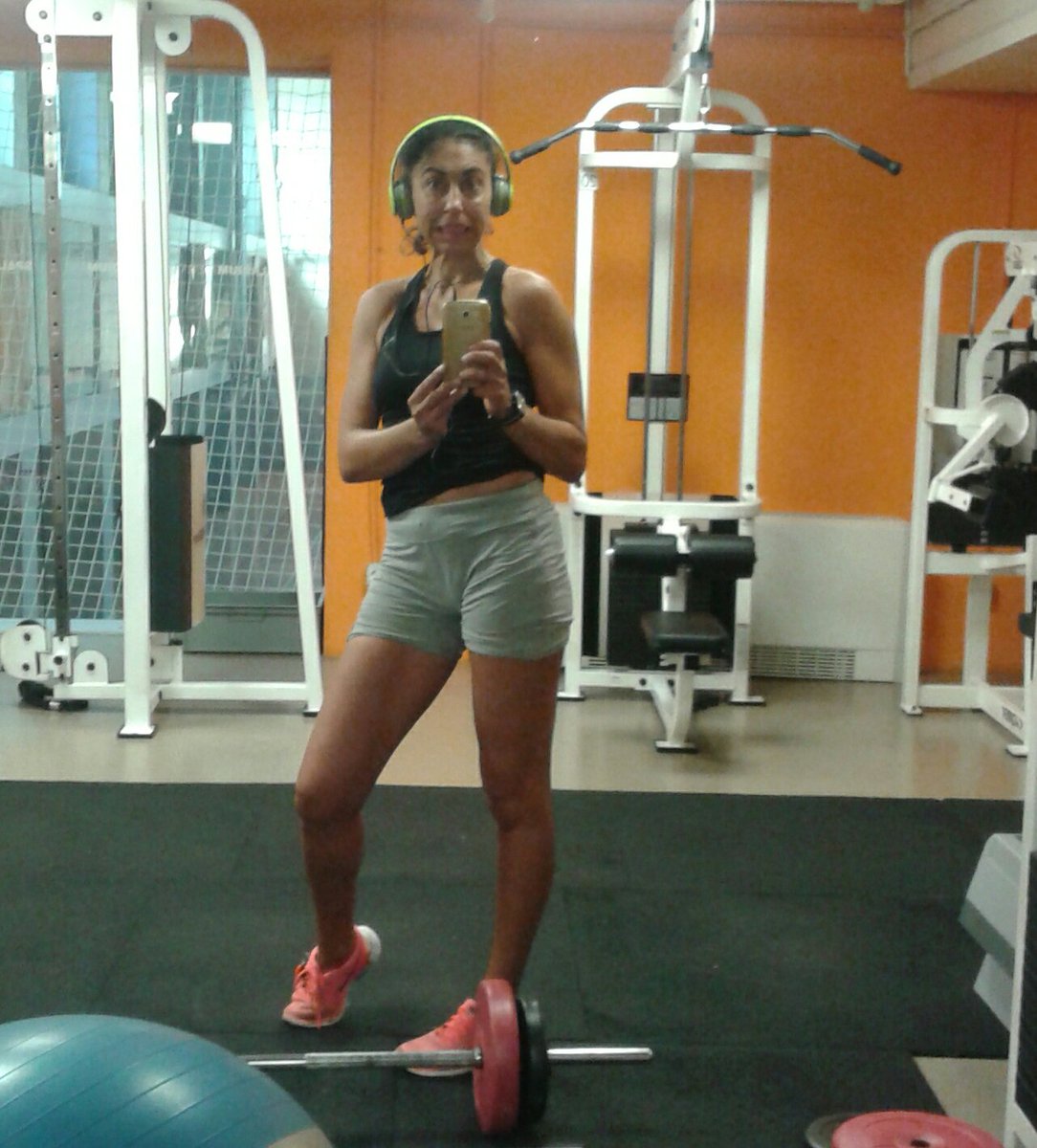 isabel94041466's tweet photo. Training over now i can chill out♡
#backtotrain
#backtodiet
#stretchandsmile
#proteinsandveggielunch https://t.co/0T8e1F4DSk