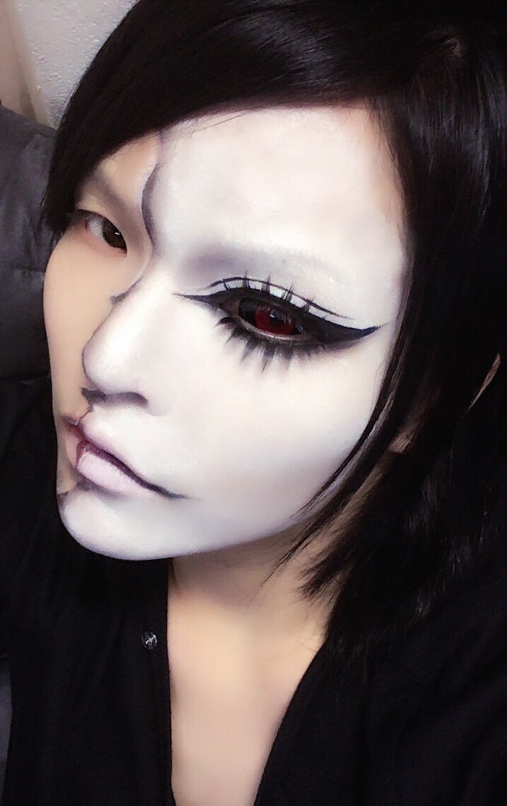 Halloween96 Twitterren 切れ長の目のキャラクターをやってみたいけど 顔でかい サイド髪で隠す 目尻のメイク見えない っていう理由でいつも諦める この角度だからまだマシだけど真正面とか終わっとる T Co Teyqevcvlx Twitter