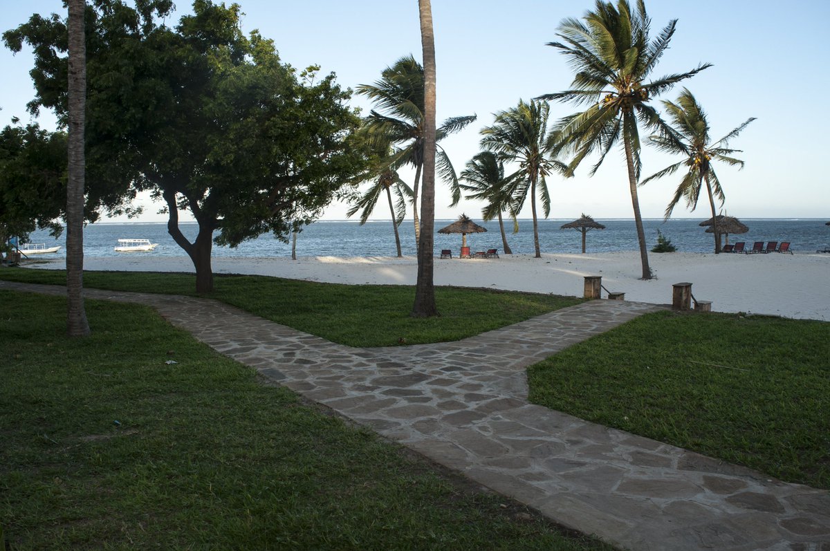 MustafaLekishon's tweet photo. #IWillMarryWhen I win Complimentary 5nights 4 two at PrideInn Paradise Beach Resort - Shanzu, Mombasa #Paradise542 https://t.co/UgWVStQNpS