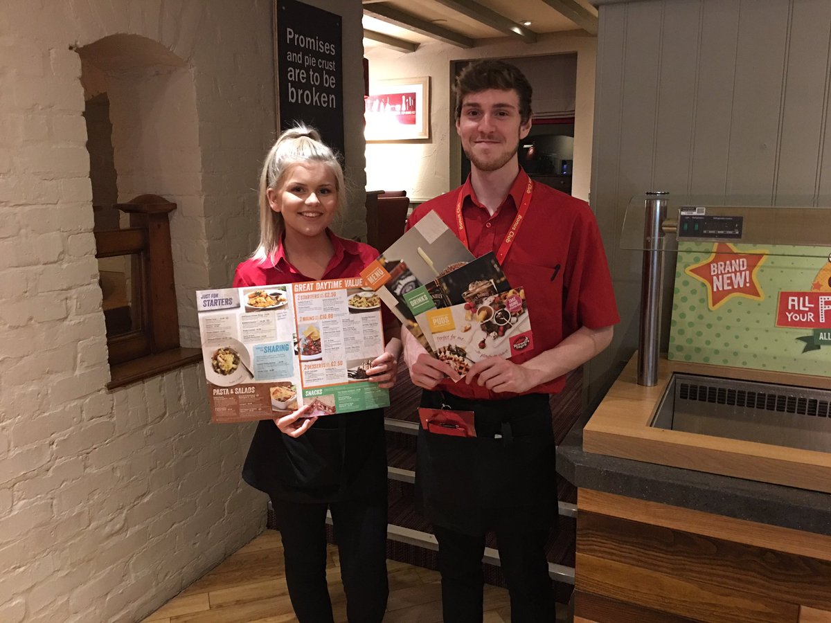 ChrisBurnham89's tweet photo. @teamdunelm enjoying some of the dishes from our new menu 🍔🍰🍽🍴 @SpencerGraydon  @Jimbentley10 https://t.co/hZGYzzQ0mD