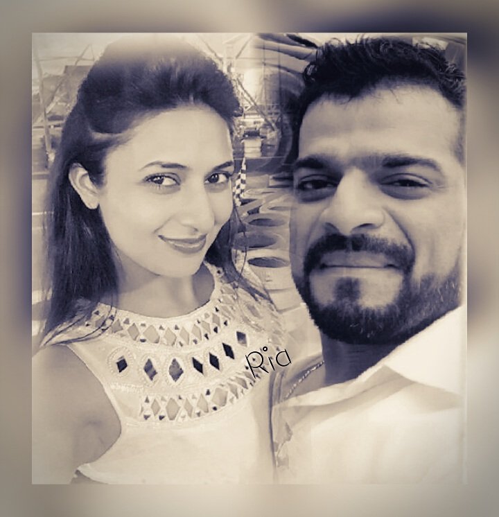 _XRiaX_'s tweet photo. #DivAn 💕💕
Babies in white ..
#CrazyUs #DivAniForever https://t.co/MIfe6c4EjA