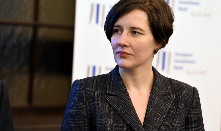 Latvian Finance Minister topples world chess number one- bit.ly/2cE0s3M