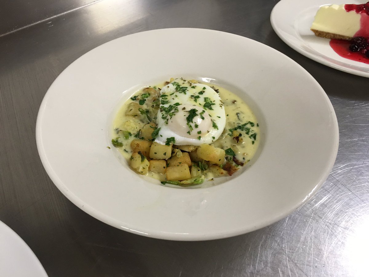 ChrisBurnham89's tweet photo. Pride session 👌🏻😍🍴 @TeamDunelm  @SpencerGraydon @Jimbentley10 https://t.co/GpwZP4cLt7