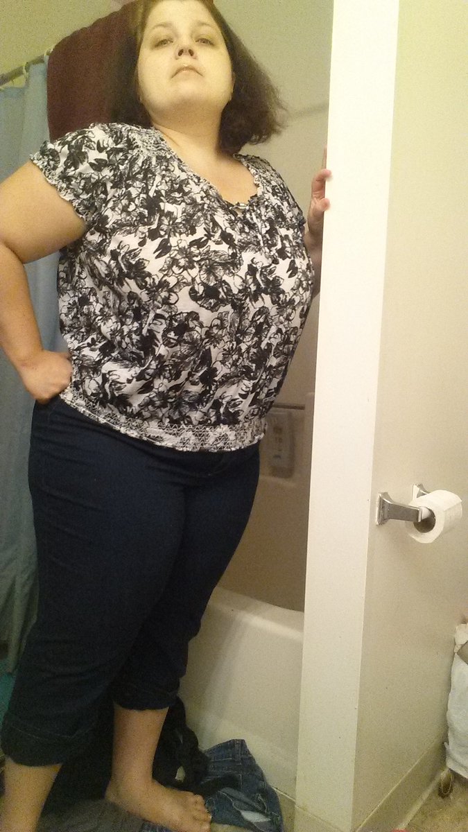 hottiewabodyxo's tweet photo. Ppl r calling me a whale on twitter again Lol I'm going to stand tall with my head held high and say #thicknotfat https://t.co/jYO0mdcrNJ