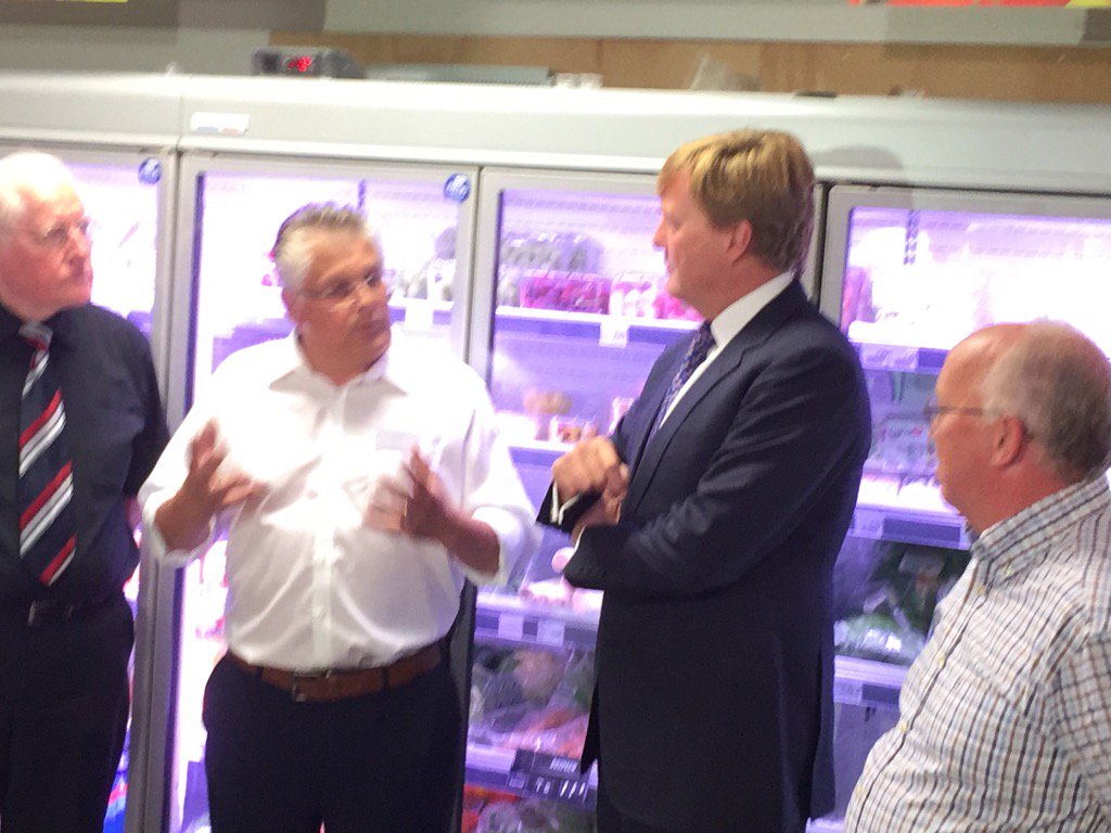 KoosBijlsma's tweet photo. Koning #WA wordt rondgeleid in #supermarkt als onderdeel #gaveborg #oostwold https://t.co/0HCGZ3ey2g