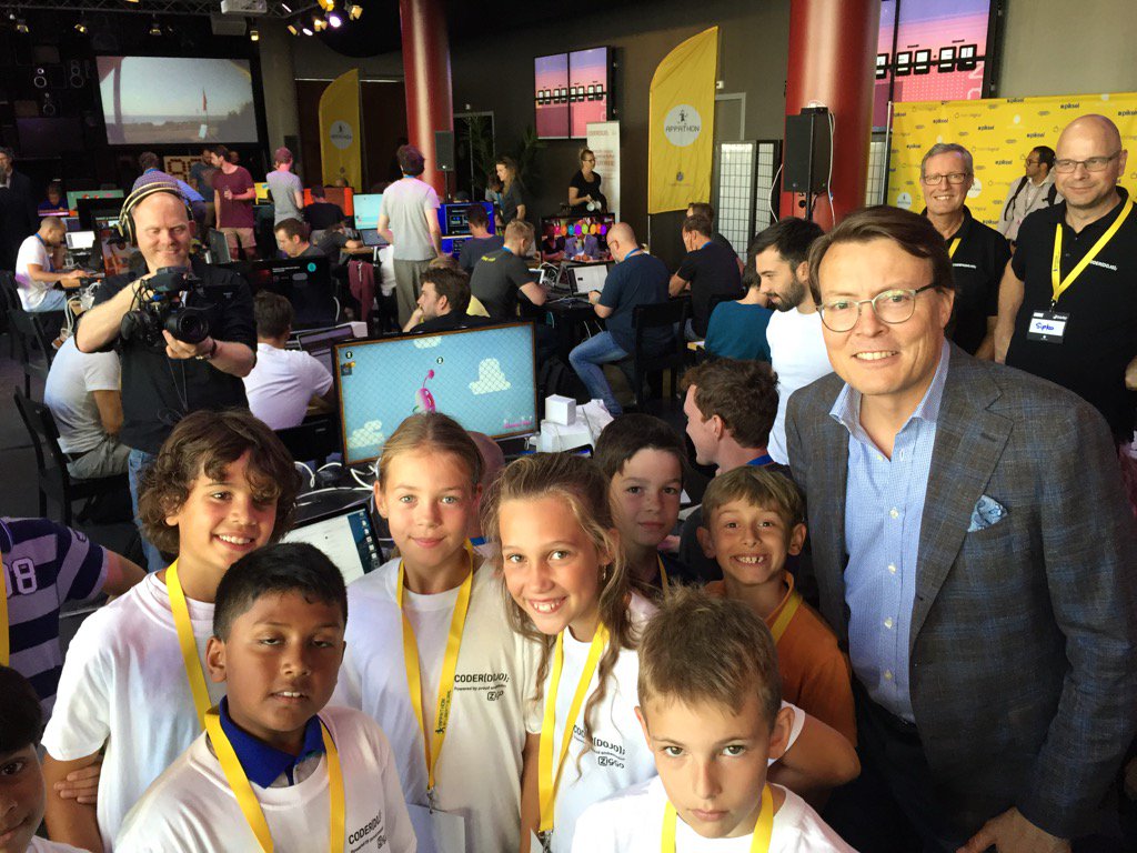 constantijn14's tweet image. Getting a flying start at coder dojo: the next Steven Schuurman; Zuckerberg;....who knows. They all had to start.