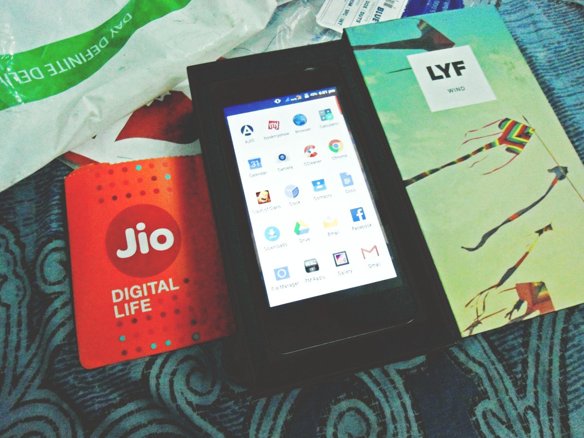 Stubborn001's tweet photo. Thank You So Much @FoneArena and @JioFanClub For this amazing LYF Wind 1 Phone. #WantJio. 😊 😊 https://t.co/VUAYlGmmoY