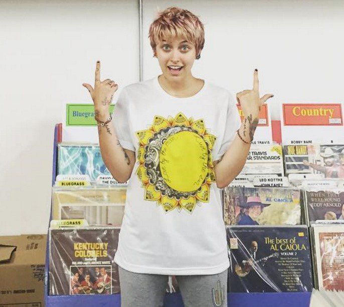 ElectroThreads's tweet image. Check it out! @ParisJackson rocking our &quot;Sun and Moon&quot; crew! #electrothreads