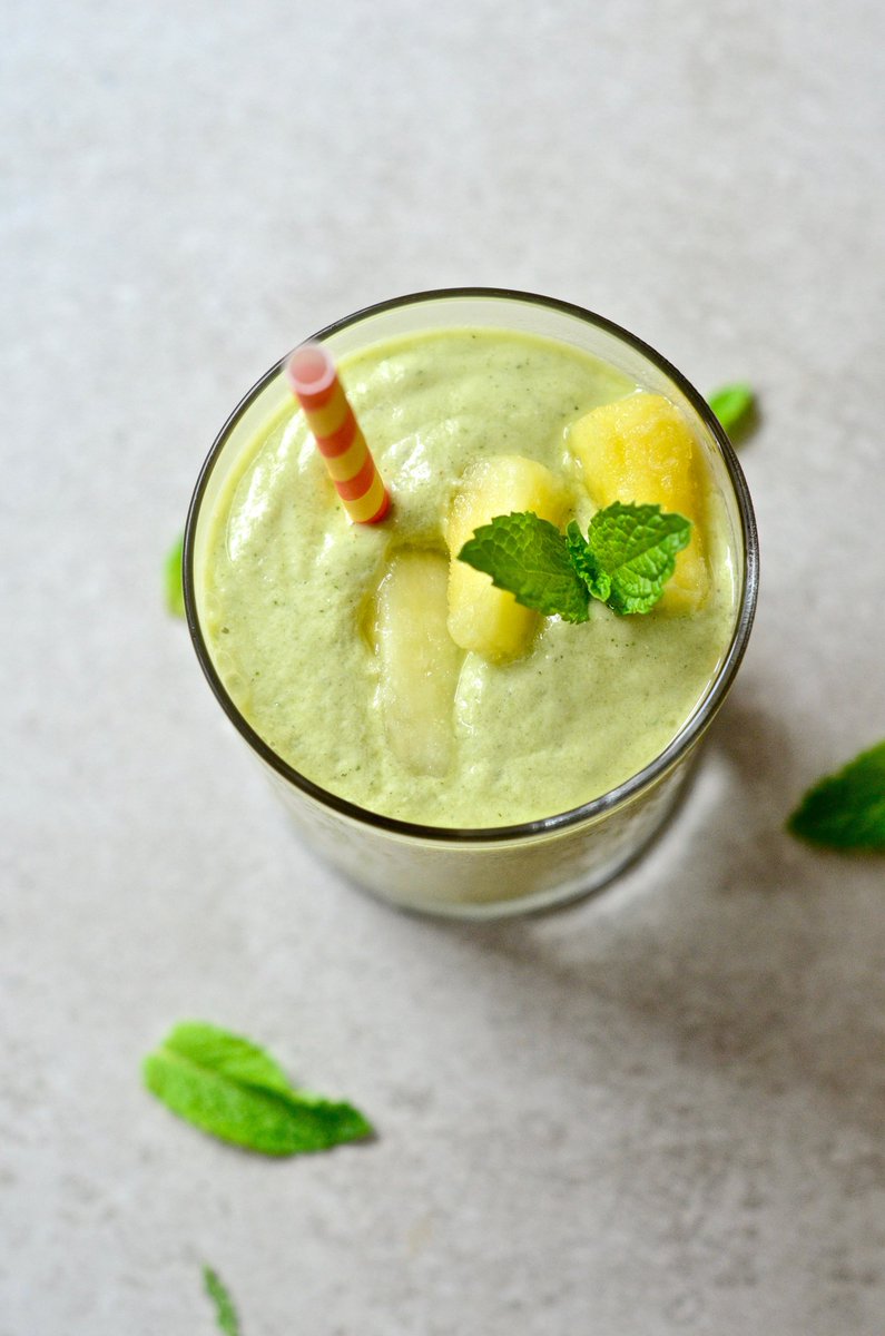 Stare your day with a creamy papaya smoothie from 
 <a href="/julinovotny/">Juli Novotny</a> ow.ly/peRr304ct8a