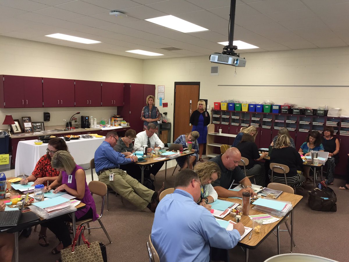 conductord's tweet photo. Our @dcsnc Elementary Principals #dcsdigdeeper with the IPS Team today @dcsnc @DeanaColey https://t.co/yL0gK84IkJ