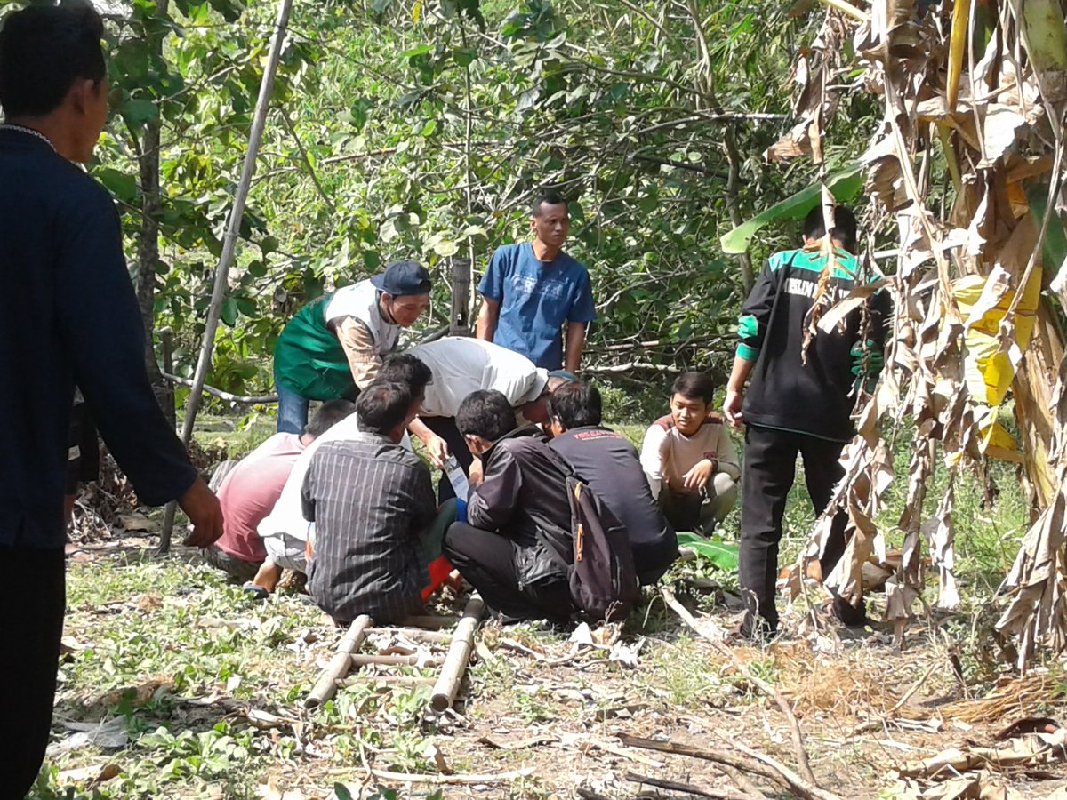 KAMMI ituuu..
Kerja nyata.. terjun masyarakat..dan belajar bermasyaRakat..

Yuk gabung kammi!!