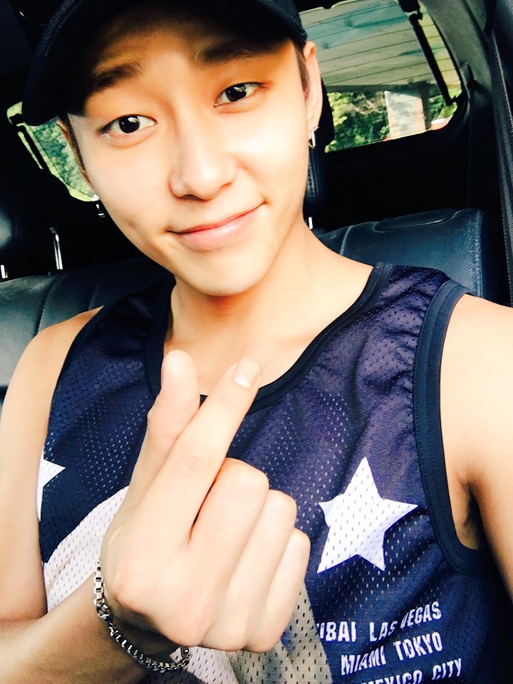 UNIQ_5's tweet photo. [#니꾸PD] HAPPY UNIQ 700 Days 🎉
#유니크데뷔700일 #셀카선물왔어요 #추석연휴도_잘보내세요 #조이쉔 #성주 #문한 #형아팀set https://t.co/IPukj8TiZu