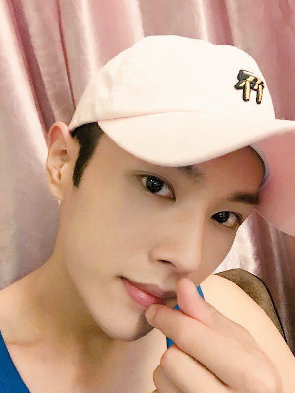 UNIQ_5's tweet photo. [#니꾸PD] HAPPY UNIQ 700 Days 🎉
#유니크데뷔700일 #셀카선물왔어요 #추석연휴도_잘보내세요 #조이쉔 #성주 #문한 #형아팀set https://t.co/IPukj8TiZu