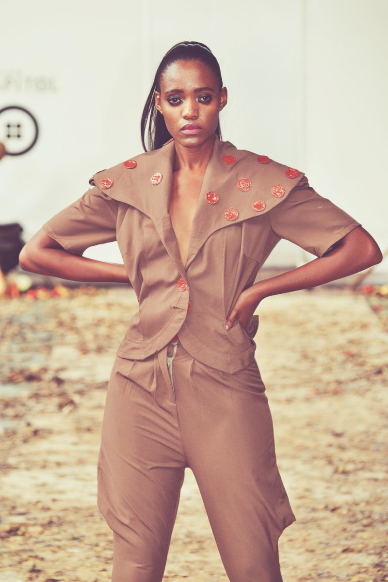 FashionKapitol's tweet photo. #FDFW #SoH
Blow a kiss towards her direction and let her know that she's your #WCW 😌 😍 😘
Images from #FDFW - #AEF https://t.co/iysesx5uaY