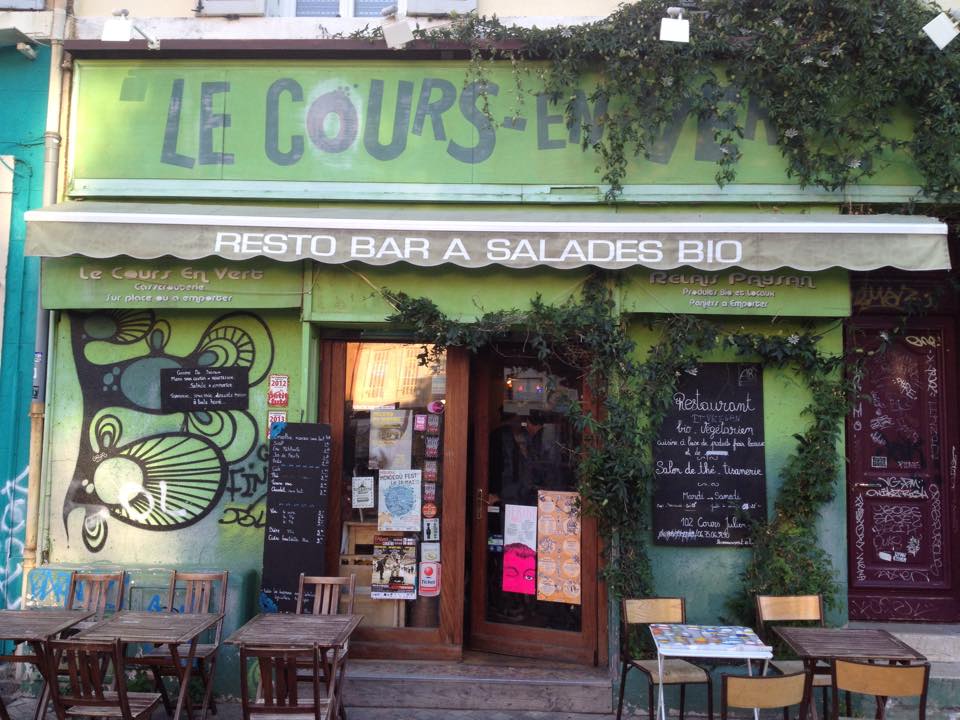 ThePlacetoBio's tweet photo. Direction Marseille, au Court en vert, une belle petite cantine arty & veggie #ThePlaceToBio
https://t.co/lk6Rw2CpOT https://t.co/j3a3j6S0Rc