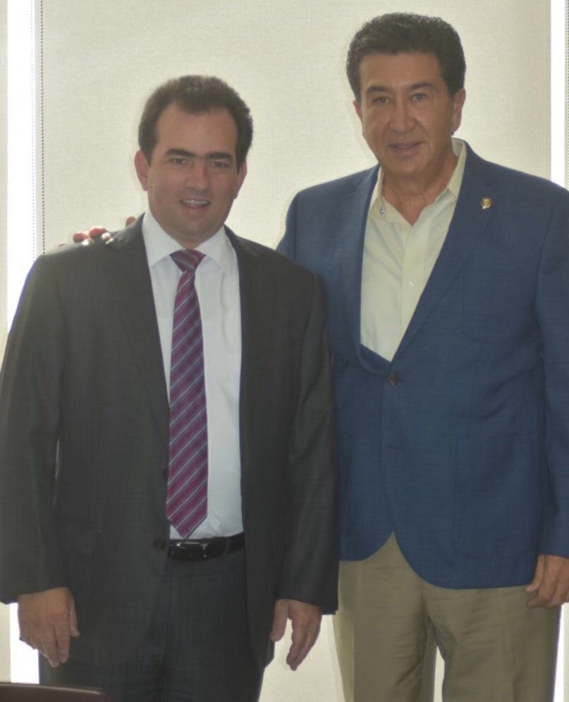 HectorYunes's tweet photo. Tan cercanos como siempre juntos por un Veracruz mejor. https://t.co/FpmgMaiQfC