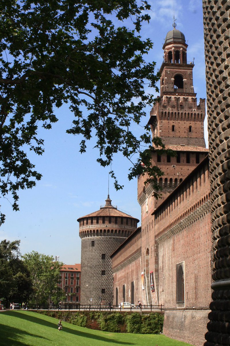 We can book your tickets to the Last Supper and organize the best tour dedicated to Da Vinci milanoarte.net/en/tour/leonar…