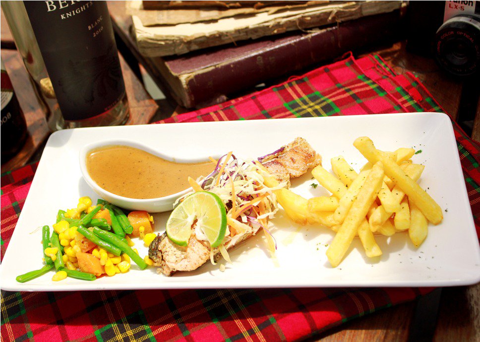 Bosen sama menu makanan yang itu itu aja? Cobain aja Norwegian Salmon dari Alive Fusion Dining! #cafejogja