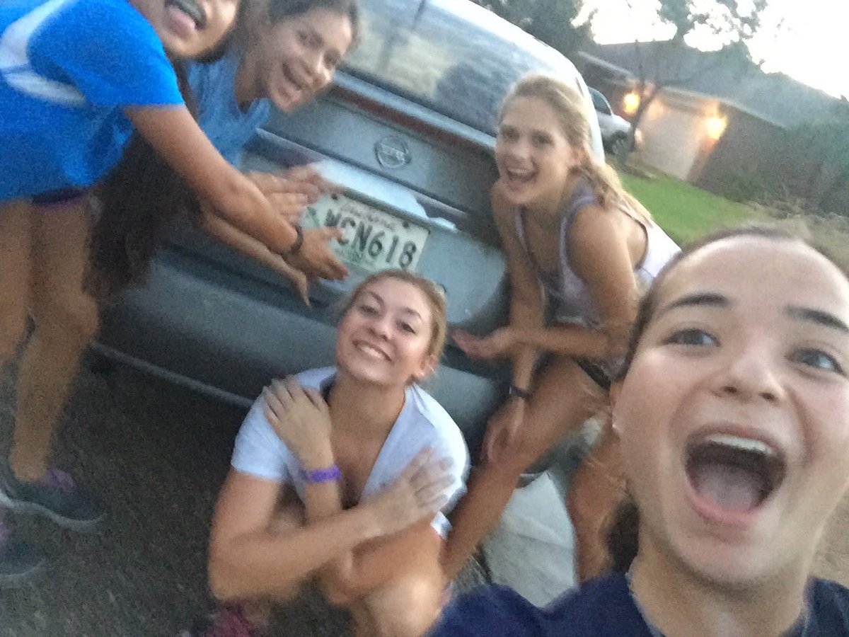 eagles_xc_track's tweet photo. Who says 45 minute runs can't be fun? #vmhsxc #scavengerhunt https://t.co/qnnOZYYwQ9