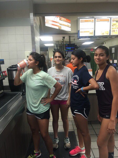 eagles_xc_track's tweet photo. Who says 45 minute runs can't be fun? #vmhsxc #scavengerhunt https://t.co/qnnOZYYwQ9