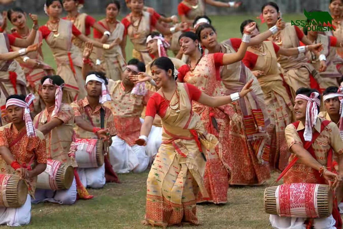 Naba2276's tweet photo. This upcoming winter season plan a trip to the land of “Red river and blue hills” #Assam. I bet you"ll not regret. https://t.co/jmiQnruuqU