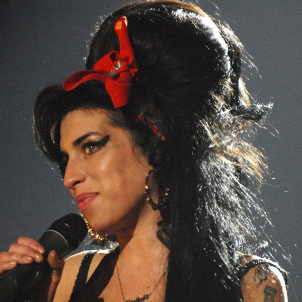 enews's tweet photo. Remembering Amy Winehouse on what would have been her 33rd birthday: https://t.co/nyPFRkRxMD https://t.co/ZulT6ZXnCq