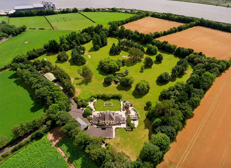 AlexMyers3's tweet photo. For about $1 million, you can own this estate that includes YOUR OWN private golf course: https://t.co/nOiiBBNssx https://t.co/frhaFX4854
