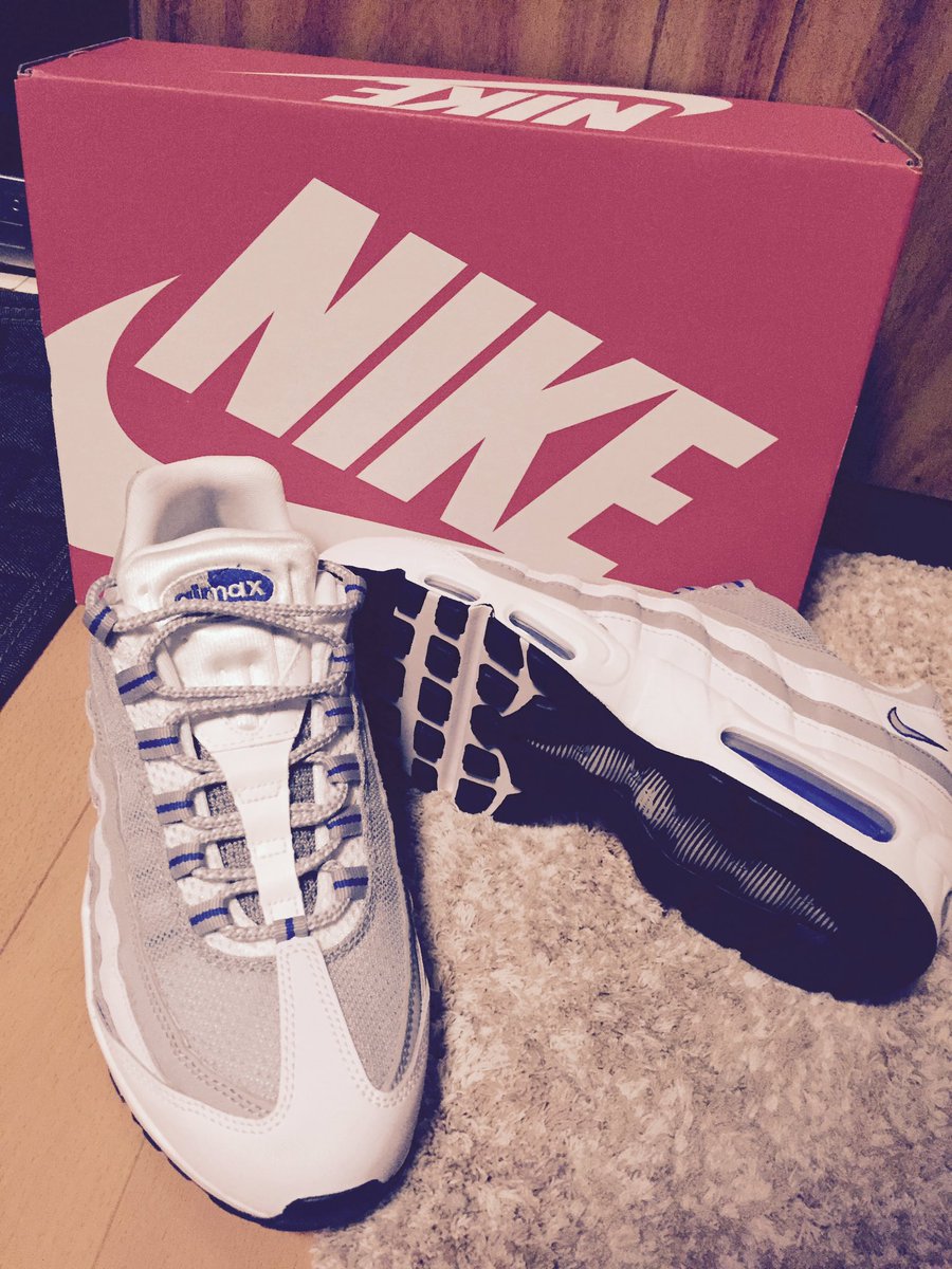 radlove1995's tweet photo. 東京のX-LARGEで買ったAIRMAX箱から出すん忘れとってやっと開けた🙄 明日晴れたら履こう👟 新しいシューズラック欲しか😂
#90 #95 #jordan #HUARACHE #MDrunner #POMP… https://t.co/Zbc4SVw3VX