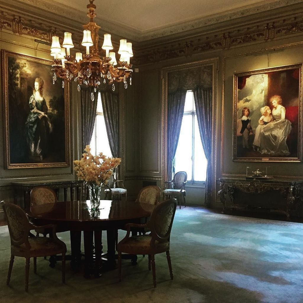 frickcollection's tweet photo. Mornings in the Dining Room. #frickcollection #goodmorning #emptyfrick https://t.co/L8CKdnlG5O https://t.co/Ow43nhs0jL
