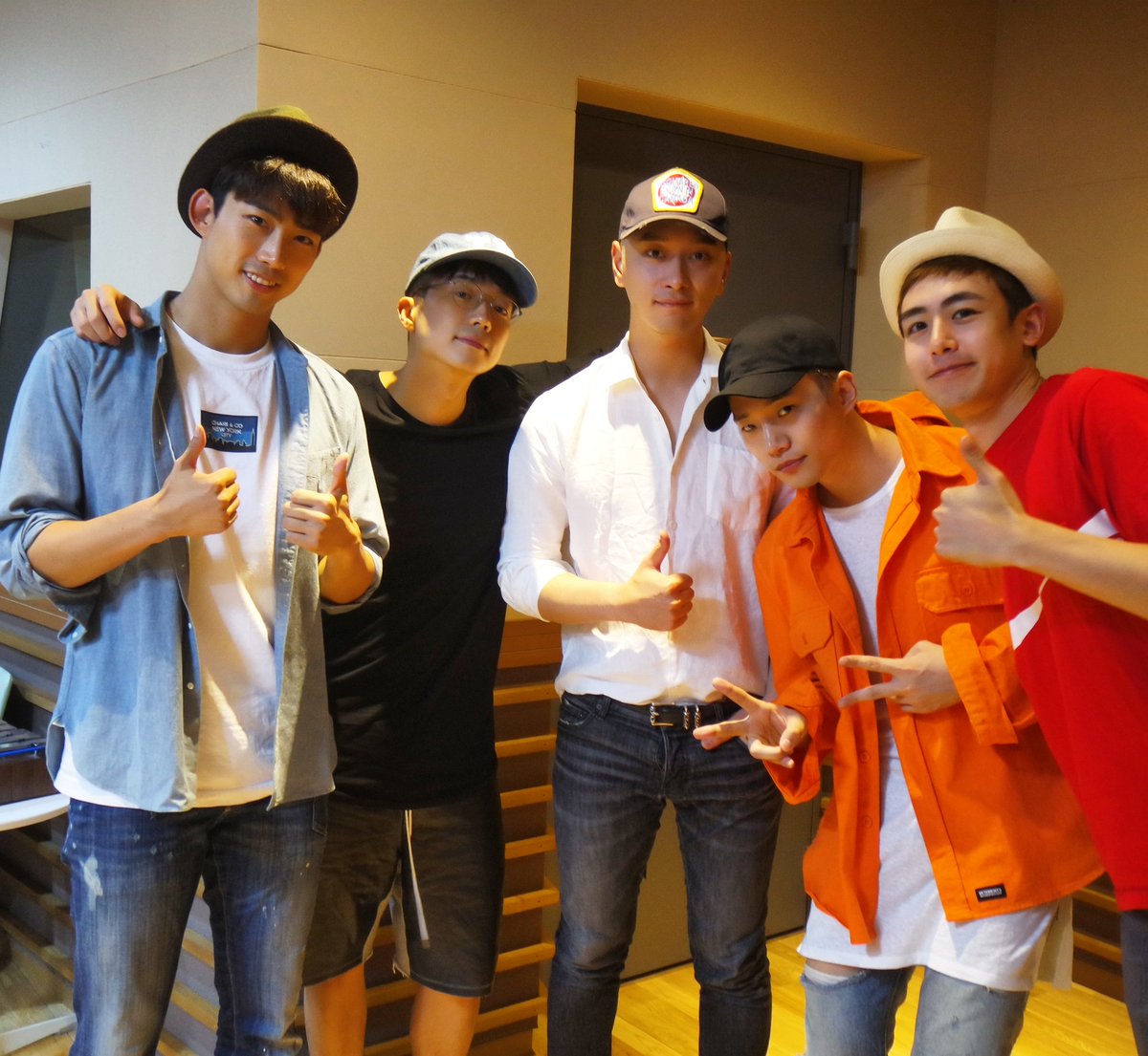teidreamradio's tweet photo. #테이의꿈꾸는라디오 #꿈꾸라
#스페셜초대석 #젠틀맨 으로 돌아온
짐승돌!!  #2pm 과 함께 했어요 💕
점점 더 귀여워 지는 남자들 #거요미 컨셉
소취합니다 🙆 https://t.co/xna7Osjog7