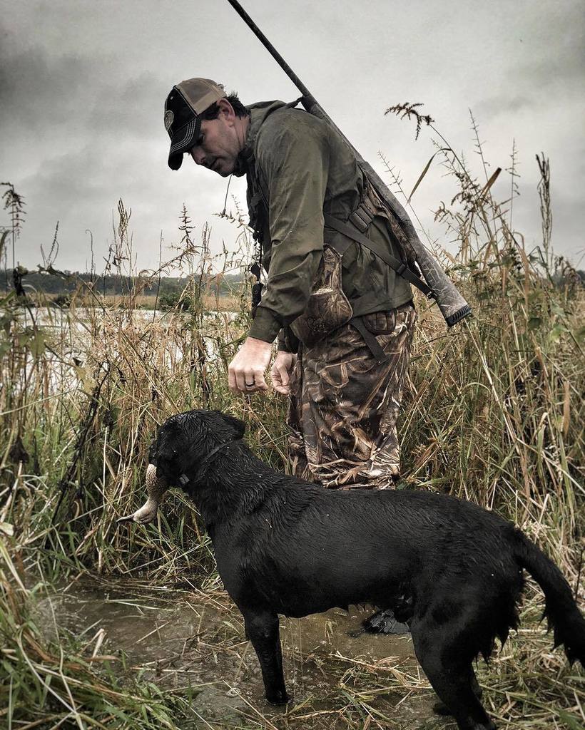 TonyVandemore's tweet photo. Get your #RainFace on! #WaterfowlWednesday #ArmourDogs 
#HabitatFlats #UAFowl #Teal16 #Ki … https://t.co/1XT17IP6ur https://t.co/np3E0oHGeb
