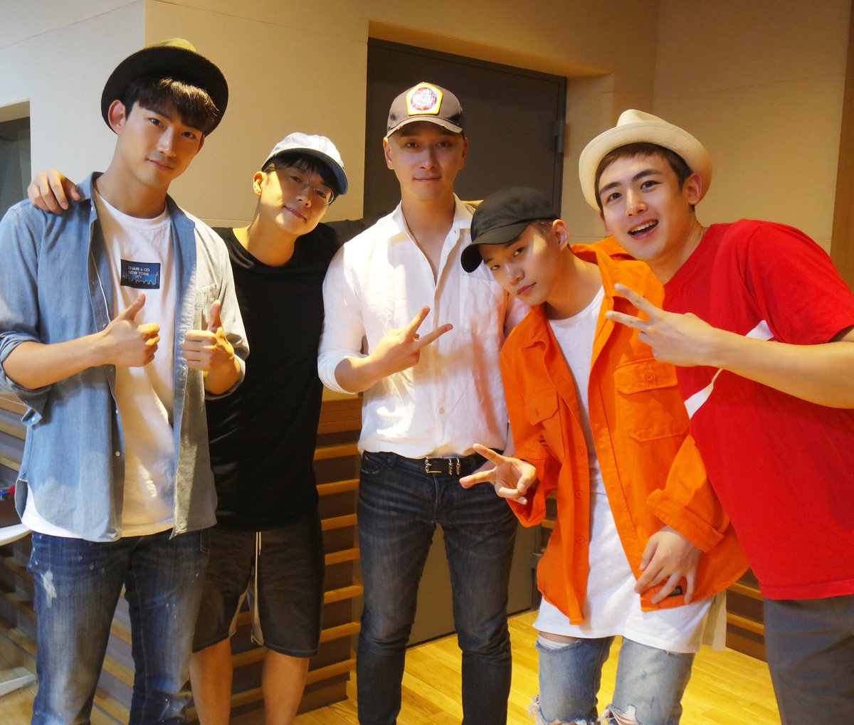 teidreamradio's tweet photo. #테이의꿈꾸는라디오 #꿈꾸라
#스페셜초대석 #젠틀맨 으로 돌아온
짐승돌!!  #2pm 과 함께 했어요 💕
점점 더 귀여워 지는 남자들 #거요미 컨셉
소취합니다 🙆 https://t.co/xna7Osjog7
