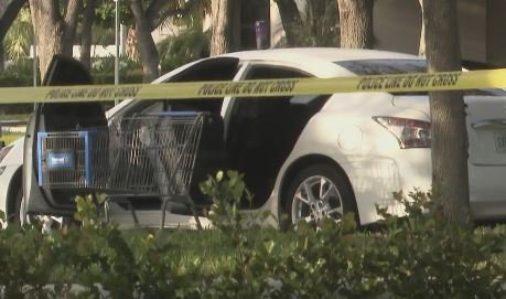 #Walmart employee shoots and kills suspected robber in #Sunrise. bit.ly/2cHFSSN https://t.co/ZqFHoXgEjj