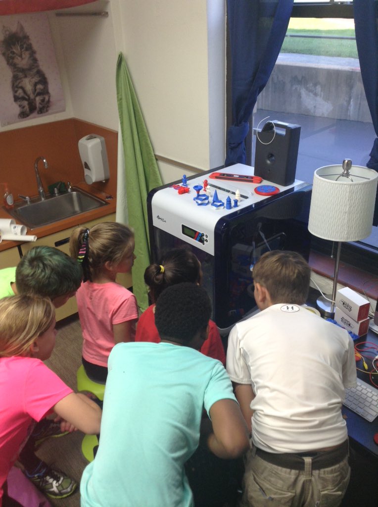 MrPitlyk's tweet image. Fine guys, we can 3D print. #LookAtThatKitty #StudentDesigned