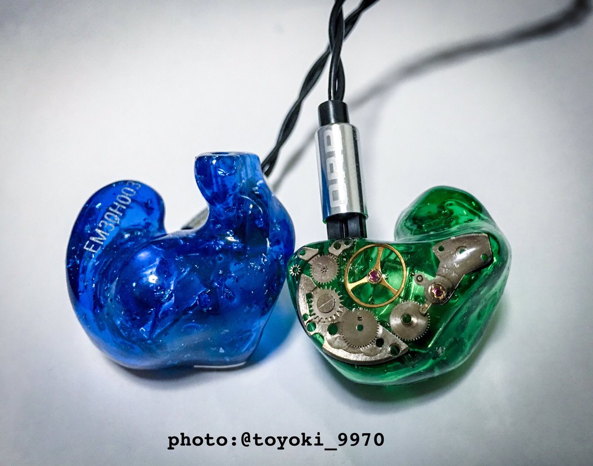 toyoki_9970's tweet photo. #みんなのCIEMが見たい
#naga_audio
#EM30
naga audio taiwan
EM30
R:dark green
L:Ocean blue
Silver Foil
time machine design https://t.co/PMioNMhY9g