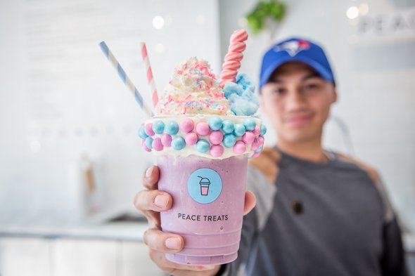 blogTO's tweet image. #Toronto just got a new shrine to pimped out milkshakes bit.ly/2cmmFqz @peacecollectiv3 @peacetreatsco