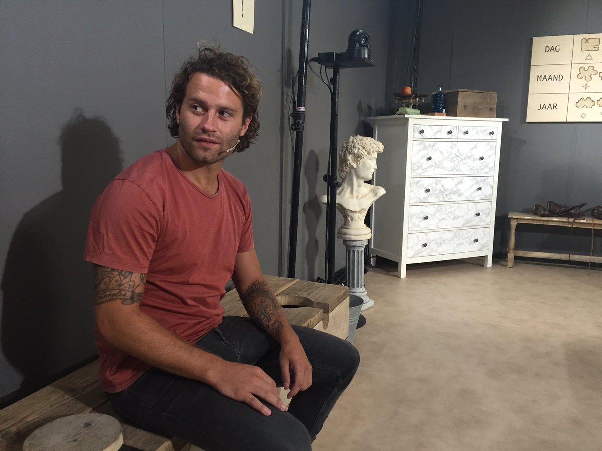 Kijken jullie LIVE mee met <a href="/Saschavisser/">Sascha Visser</a> in deze Romeinse Escaperoom! youtube.com/watch?v=avLPLw…