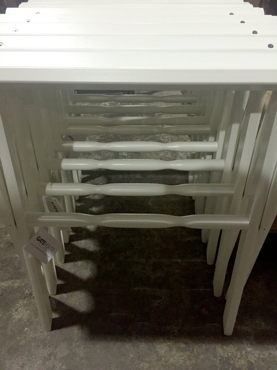 Even though Labor Day has passed, white luggage racks are ALWAYS in season.
#WhiteFurniture #WinterWhite #WhiteDecor