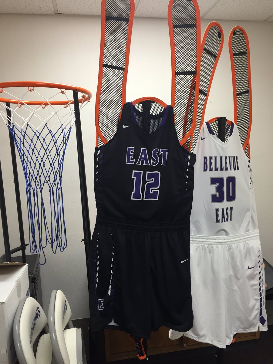DrJeffWagner's tweet photo. Looks like a parade is about to happen!  Get a spot early, it will be fun!!!  #bpsne #GoBEast @ChieftainNation https://t.co/UWGSDy4D0x