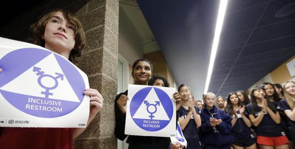 OximityLGBTQ's tweet photo. United States: Transgender Students at Risk https://t.co/UzVh5qIodX #HumanRights https://t.co/vjFvbD6y8Q