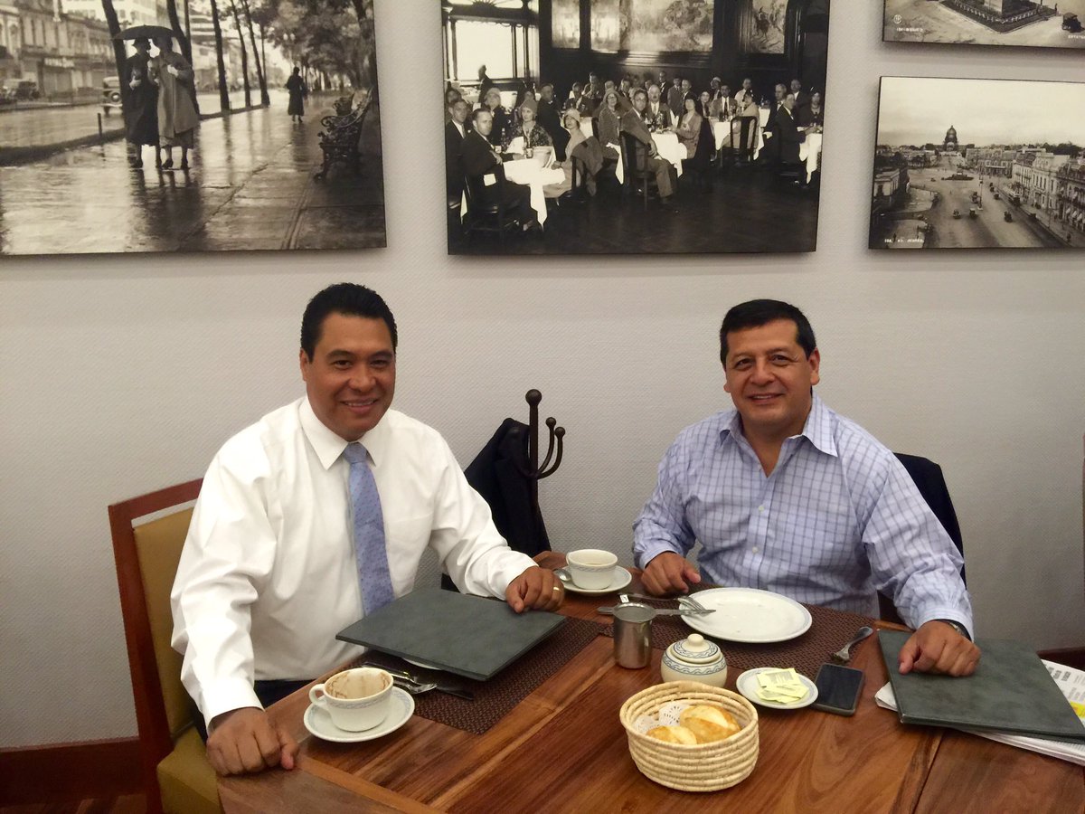 PerezCuevasMx's tweet photo. Un gran gusto encontrarme con mi gran amigo Tijuanense @oscar_arce expresidente de @Mx_Diputados y miembro @GOPAC_Mx https://t.co/8H1viSevJ9