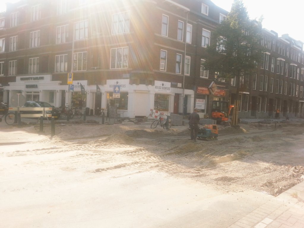heiligeboontjes's tweet photo. de #beukelsweg wordt goed verbouwd, MAAR wij zijn gewoon open!! #heiligeboontjes #meineszplein ☕ https://t.co/irqQ9nEImv