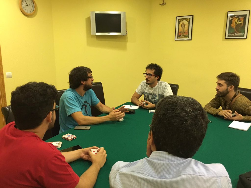 EscuelaAnaT's tweet photo. Durante el descanso de la clase de ✨Magia✨ siguen charlando de ✨Magia✨ en La Gran #Escuela de #Magia "#AnaTamariz" 😃 https://t.co/pAmxim0utj