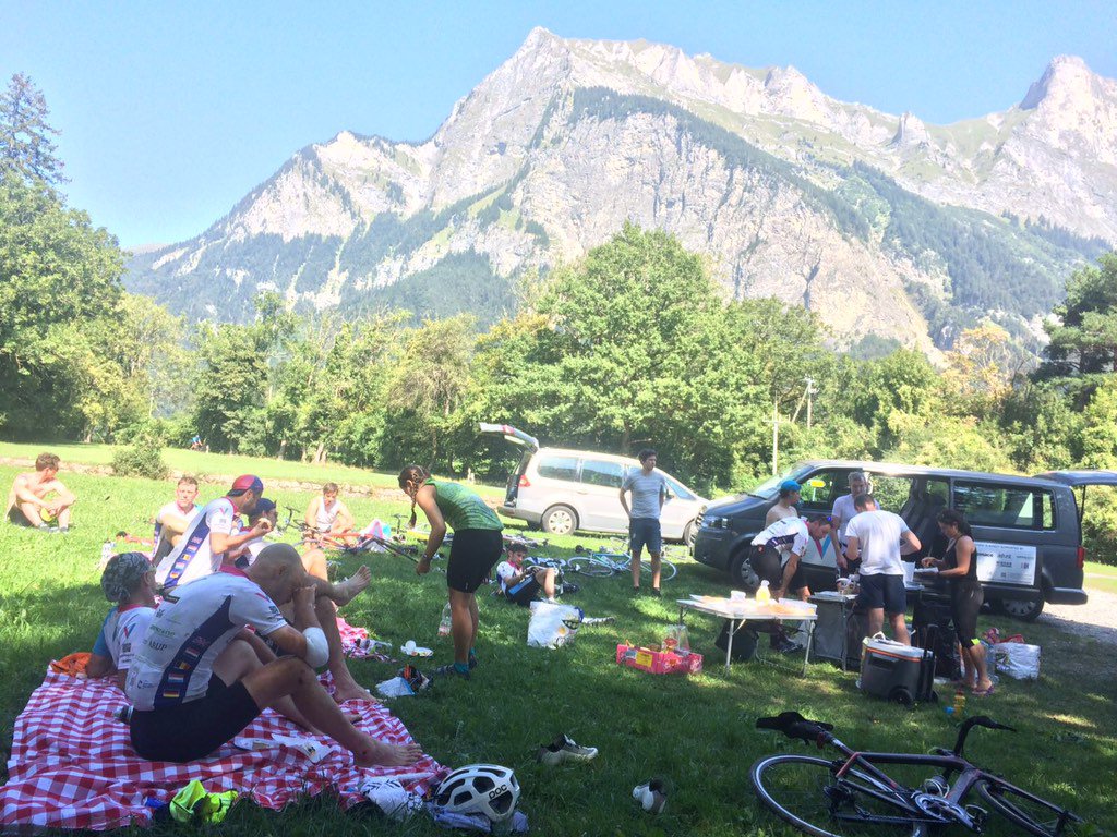 VeloVeni's tweet photo. Beautiful spot for #lunch! #Switzerland #Alps #veloveni @RSHParchitects @CR_UK @ARUKnews @davpan @drdeanjones https://t.co/Hn3ydvvoVY