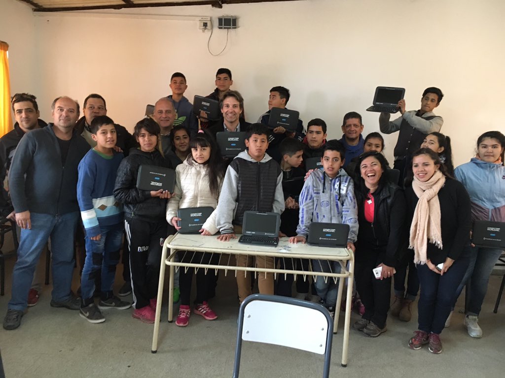 segundocernadas's tweet image. #Ahora en la escuela E.E.S. N 18 en Talar de Pacheco seguimos con la entrega de #Compus