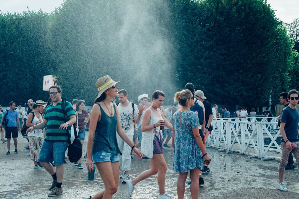 rockenseine's tweet photo. Wail, festivalier présent depuis 2003 nous raconte ses meilleurs moments #Letsdance #Res16 https://t.co/SKqdNN6f2c https://t.co/1ZwLN5ZgfT