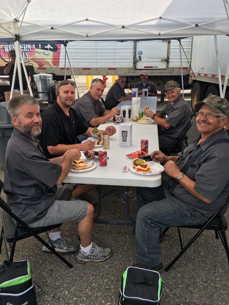 ElementFleet's tweet photo. Thank you to the hard working, dedicated truck drivers of @associated_food! #DriverAppreciation #AFS #ElementFleet https://t.co/dGqpPhrQxA