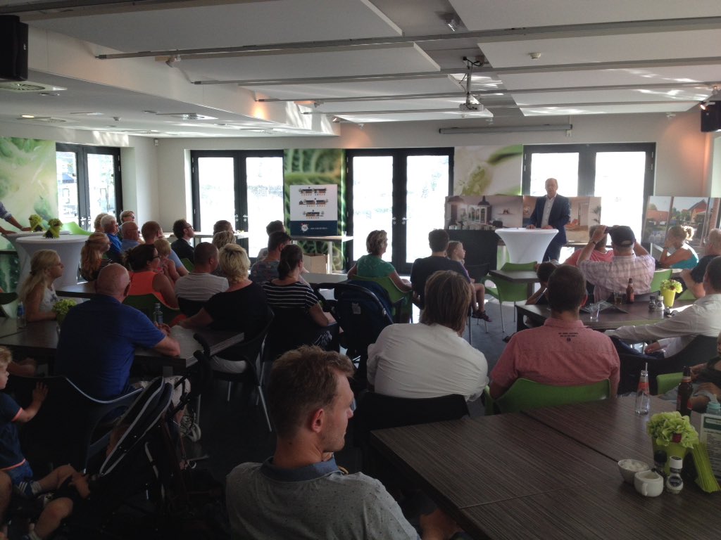 Mooie opkomst bij feestelijke starthandeling Broekrijk fase 3 <a href="/vanwijnengroep/">Van Wijnen</a> <a href="/broekrijk/">Broekrijk</a>