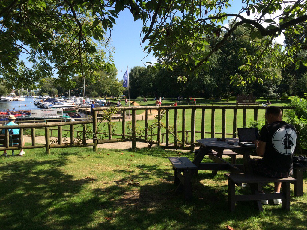 NatMurphy2012's tweet photo. My office for the day😀 #September #sun #Tuckton @StuntLev https://t.co/8dE62vqQZs